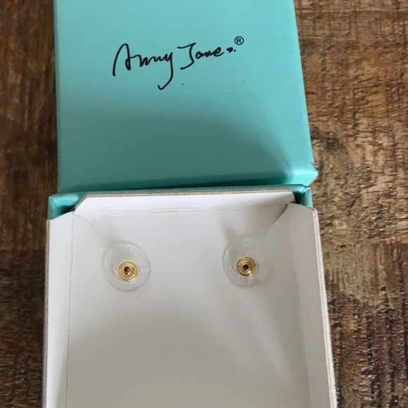 NIB AmyJane Cubic Ziconia Leaf Cluster Post Earrings - Perfect for a Bride! - Picture 3 of 5